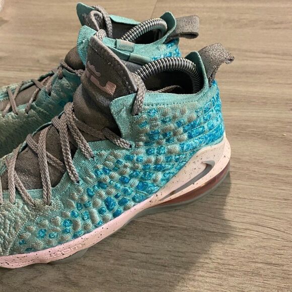 Nike Boys Lebron 17 South Beach BQ5594-444 Light Aqua Basketball Shoes Size 5Y - Picture 3 of 11